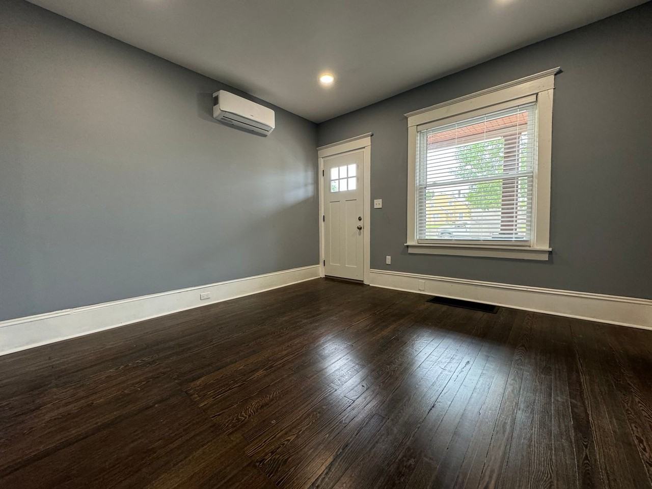 322 Saint John St - Photo 4 of 43