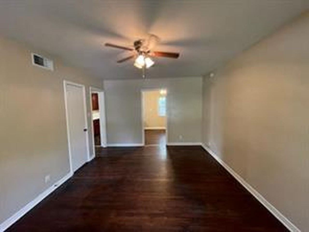 101 W Mccoulskey St - Photo 2 of 10