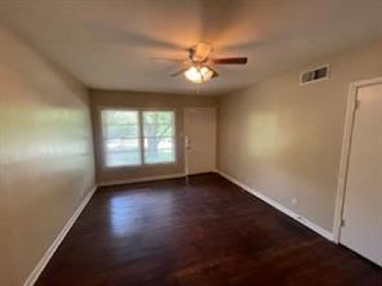 101 W Mccoulskey St - Photo 3 of 10