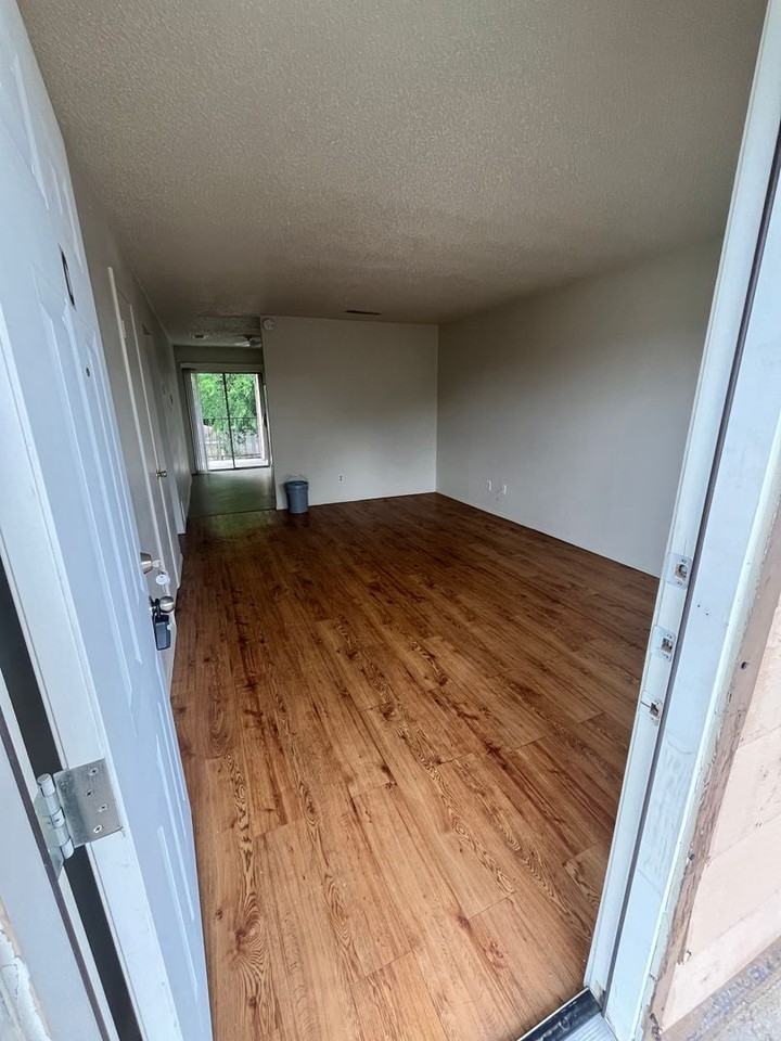 1704 Cedarhill Dr - Photo 2 of 12