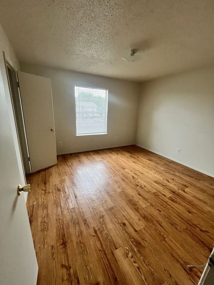 1704 Cedarhill Dr - Photo 7 of 12