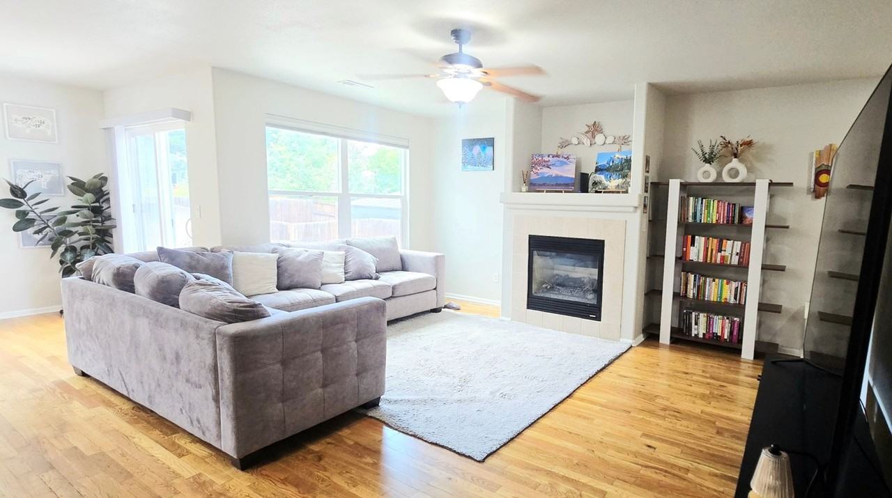8061 S Kittredge Way - Photo 7 of 37