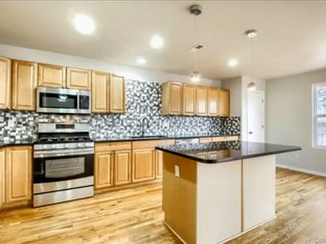 8061 S Kittredge Way - Photo 3 of 37