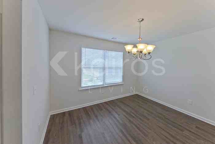 204 Redwood Ct - Photo 2 of 21