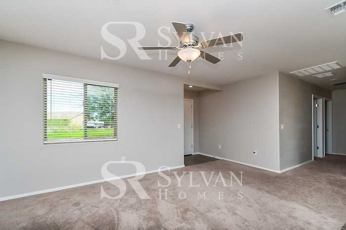 7036 S Victor Dr - Photo 2 of 15