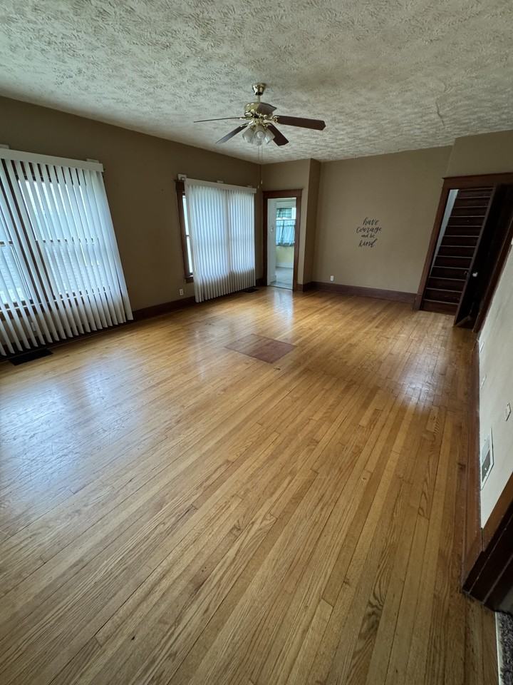 620 W 27th St #A - Photo 2 of 8