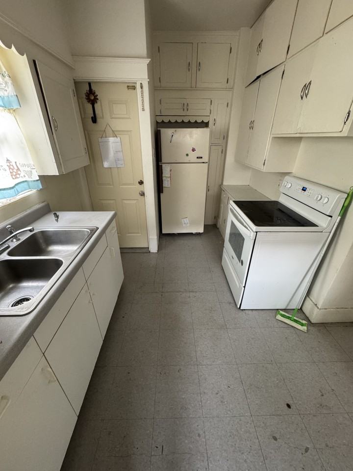 620 W 27th St #A - Photo 3 of 8