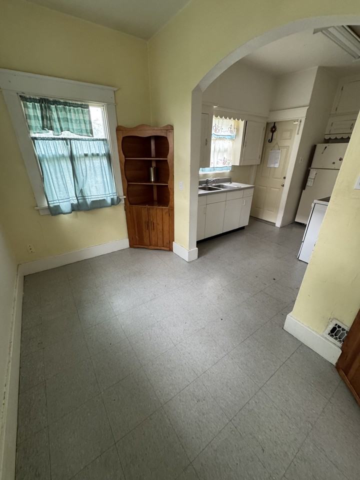 620 W 27th St #A - Photo 4 of 8