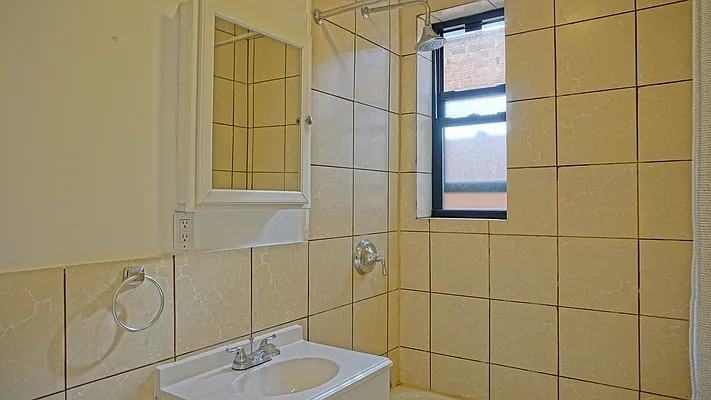 30-49 Crescent Street #H2D4 - Photo 4 of 8