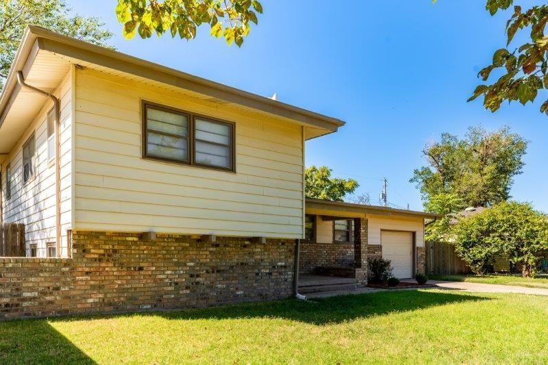 1210 N Nelson Ave - Photo 2 of 37