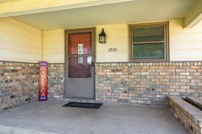 1210 N Nelson Ave - Photo 4 of 37