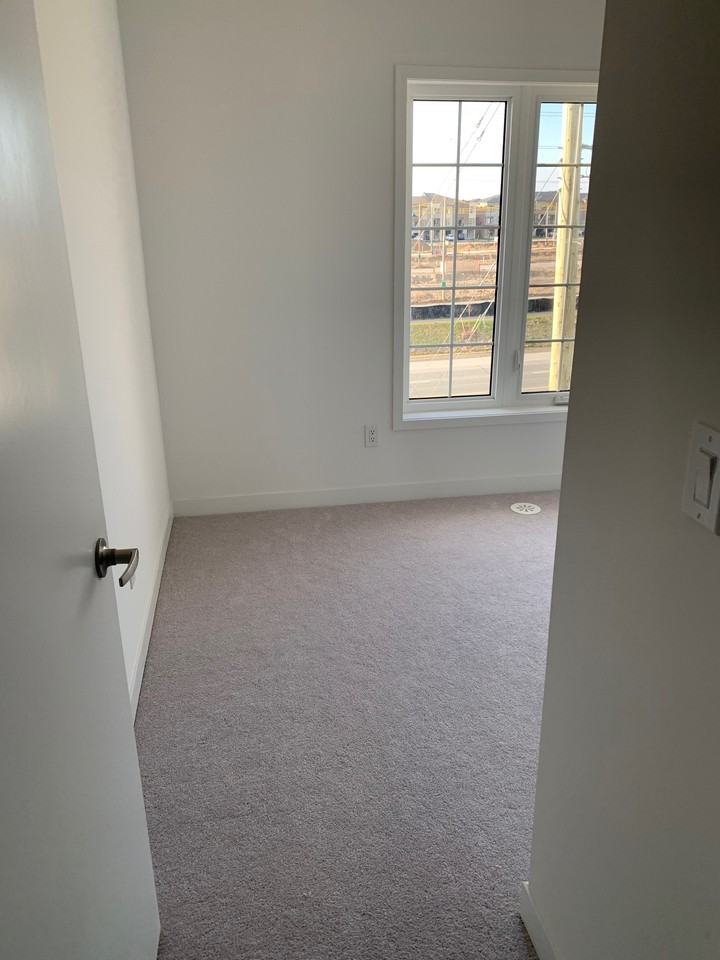 211 Harding Park Street - Photo 3 of 33