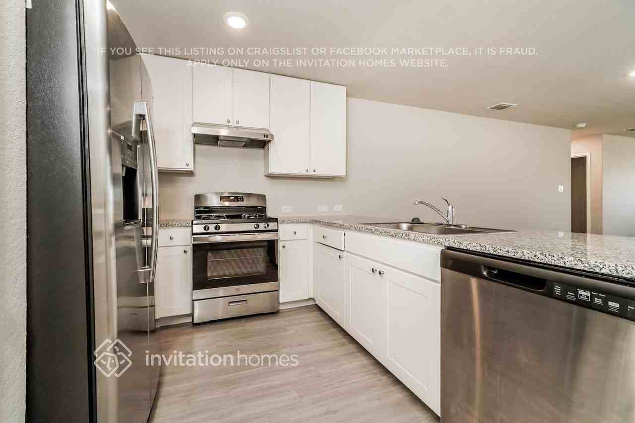 6443 Cibolo Springs - Photo 7 of 17