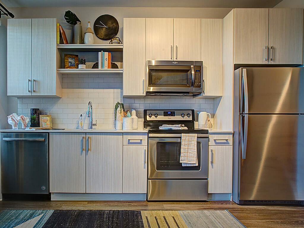 Caroline - Photo 2 of 24