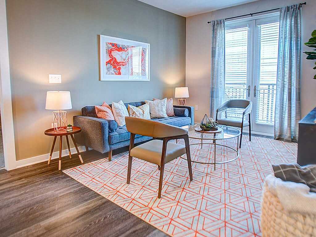 Caroline - Photo 5 of 24