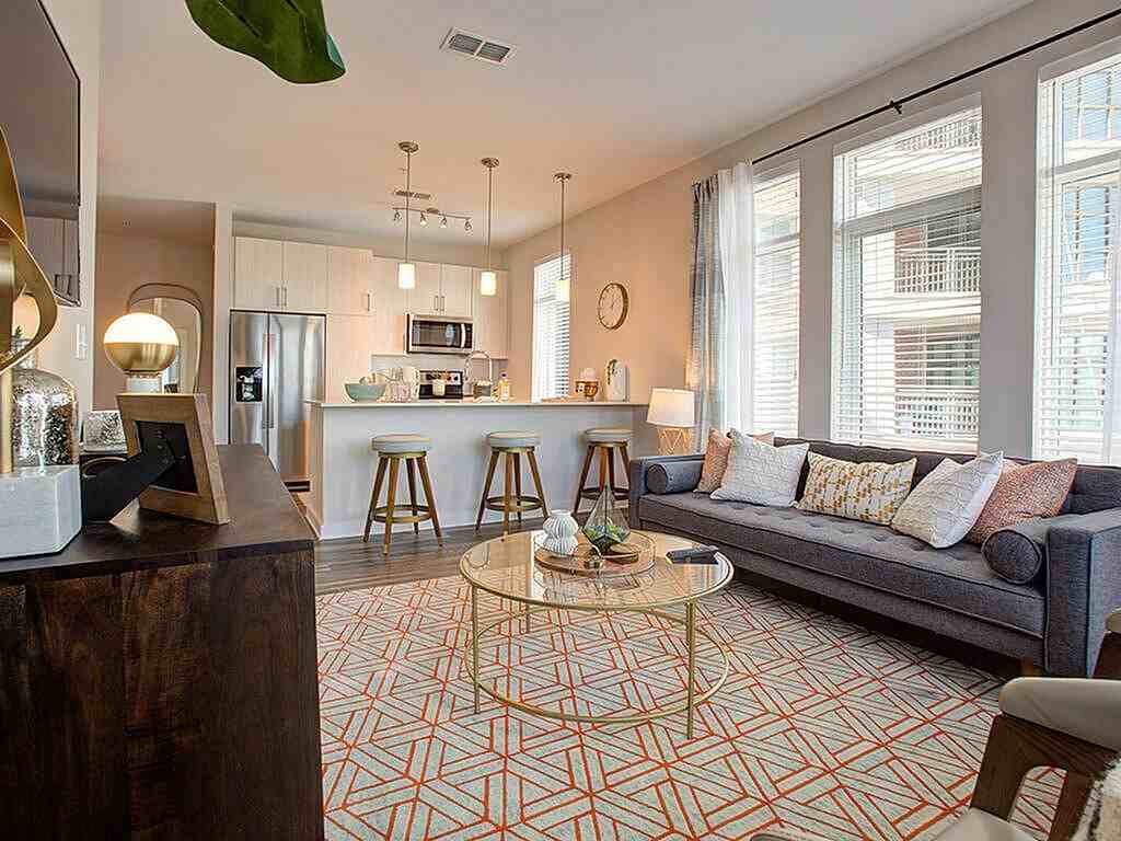 Caroline - Photo 6 of 24