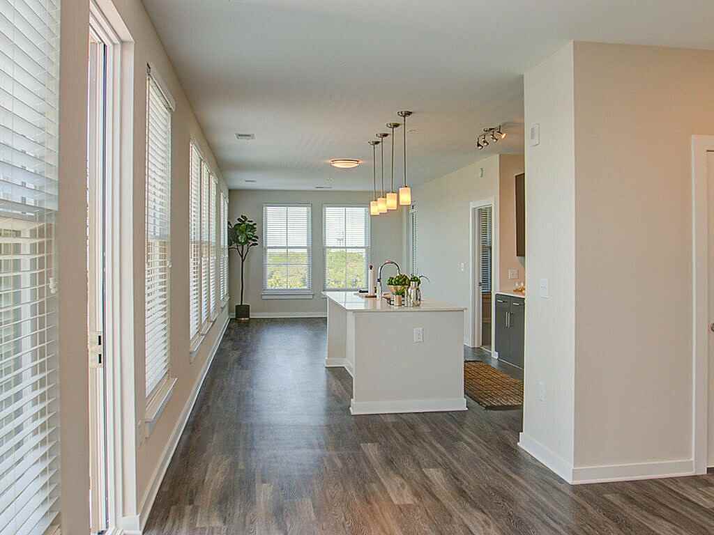 Caroline - Photo 7 of 24