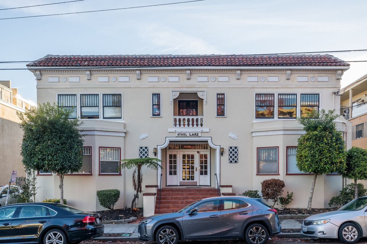 226 Athol - Photo 5 of 31