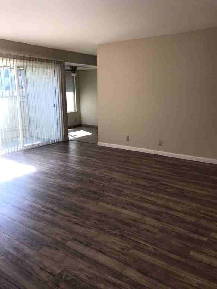 7051 Bowling Drive - Photo 4 of 37
