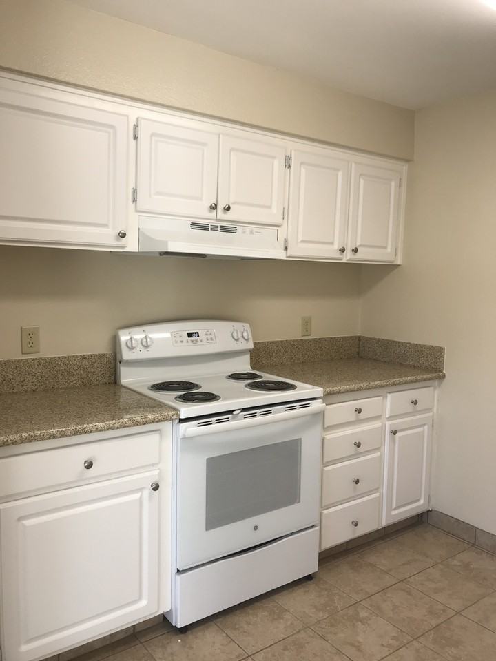 7051 Bowling Drive - Photo 5 of 37