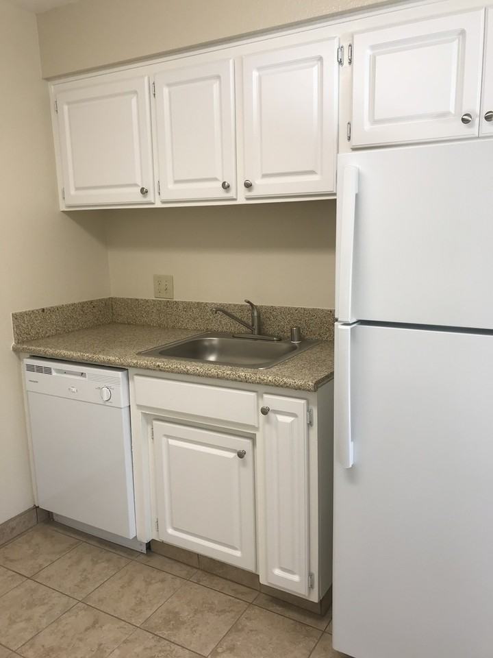 7051 Bowling Drive - Photo 6 of 37