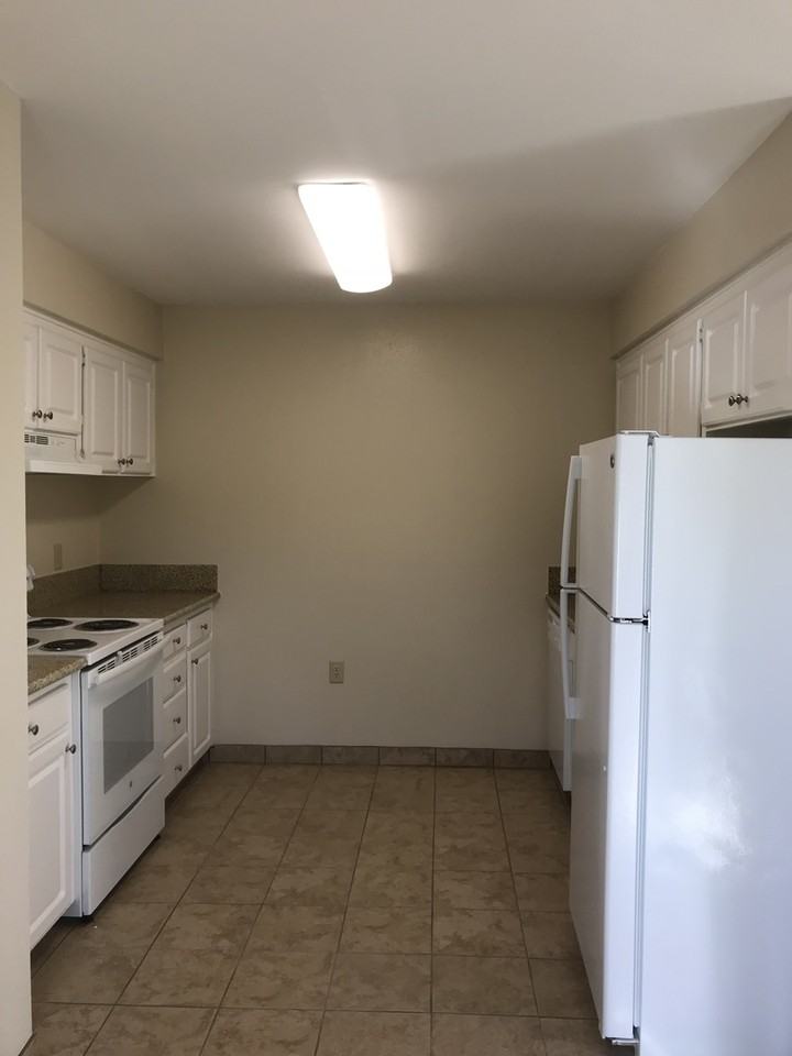 7051 Bowling Drive - Photo 7 of 37