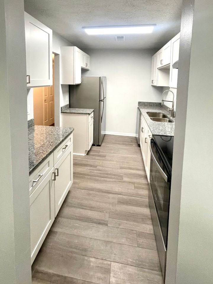 1711 Apartments - Photo 5 of 6