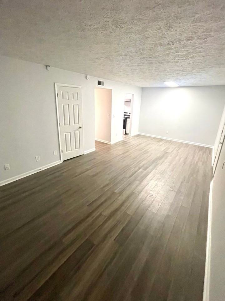1711 Apartments - Photo 6 of 6