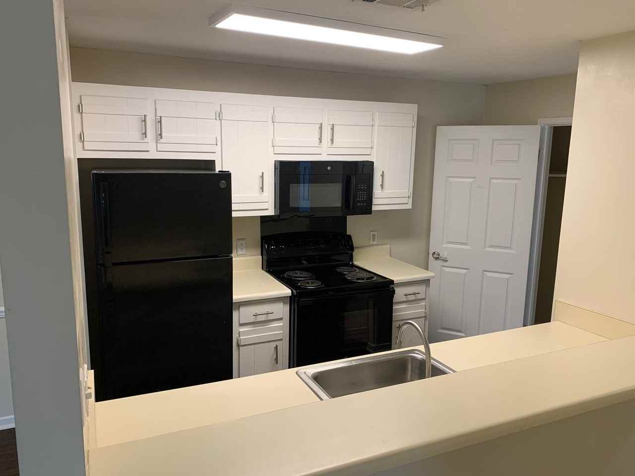 Harbour Club Apartments - Photo 4 of 29