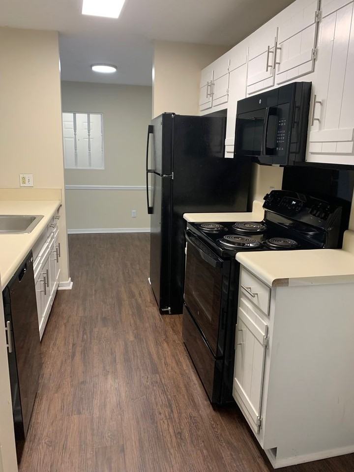 Harbour Club Apartments - Photo 6 of 29