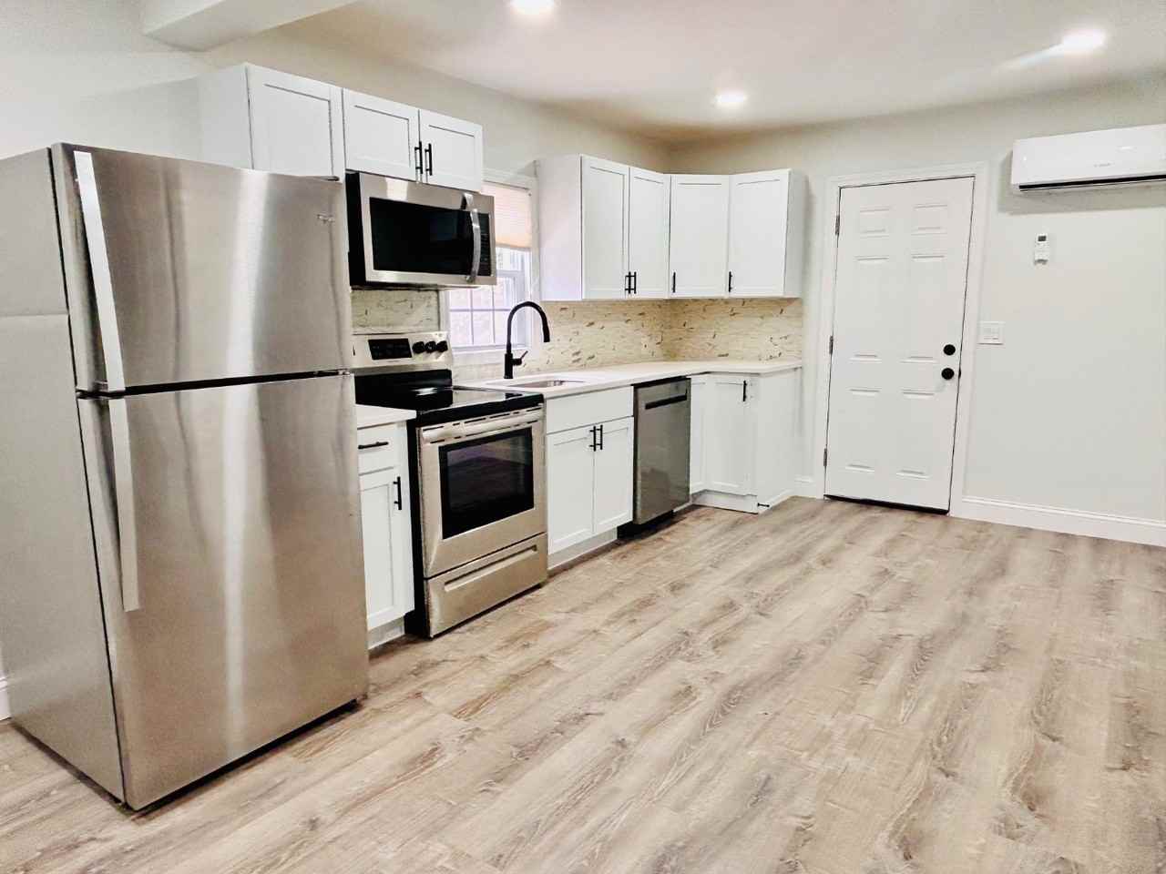 68 Franklin Ave - Photo 2 of 9