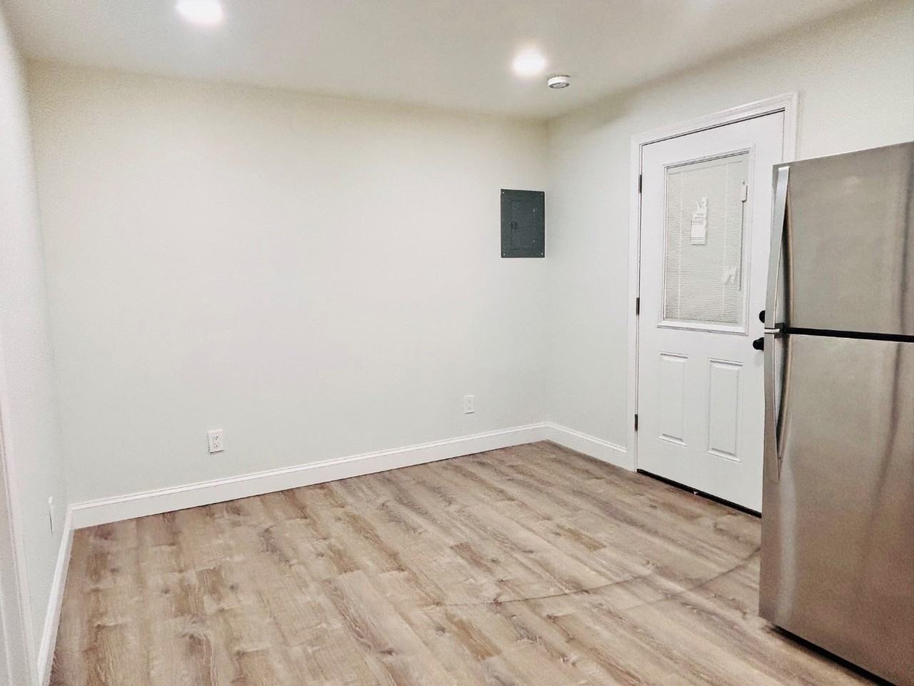 68 Franklin Ave - Photo 3 of 9