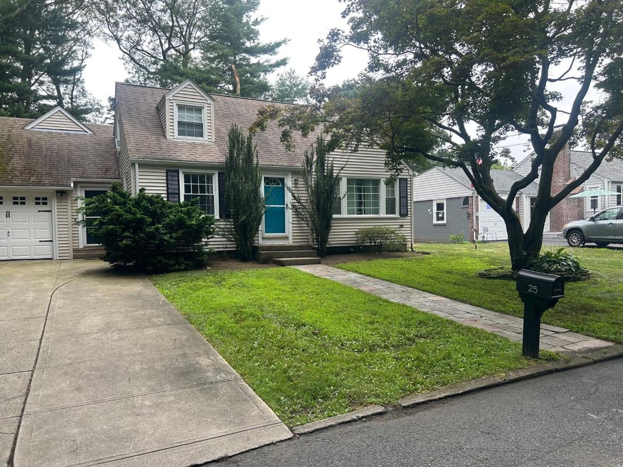 25 Chase Dr - Photo 3 of 11