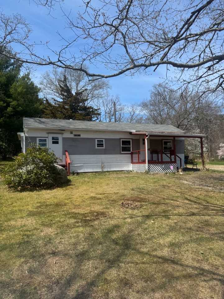 881 Main St - Photo 2 of 7