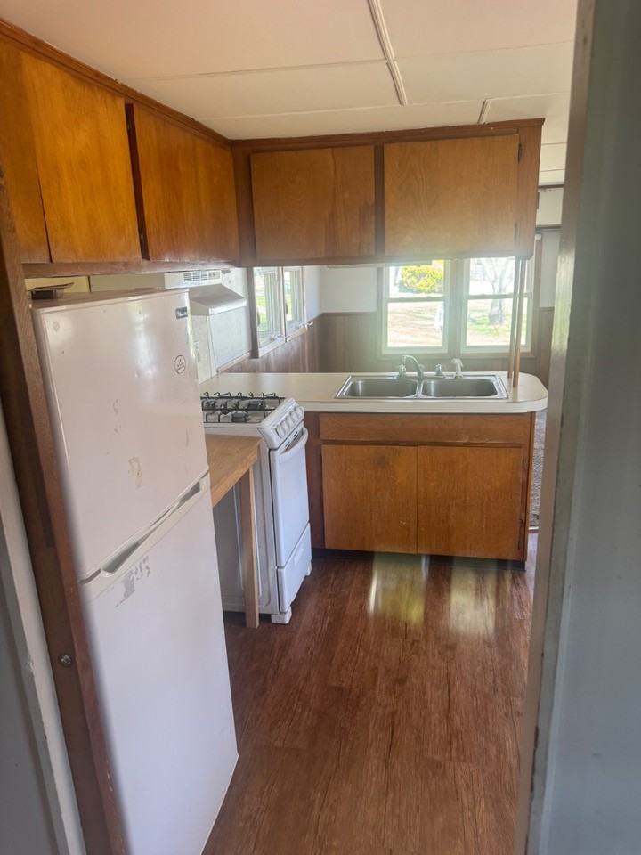 881 Main St - Photo 3 of 7