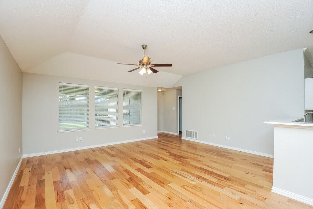 3612 Diamond Ranch Rd - Photo 3 of 16