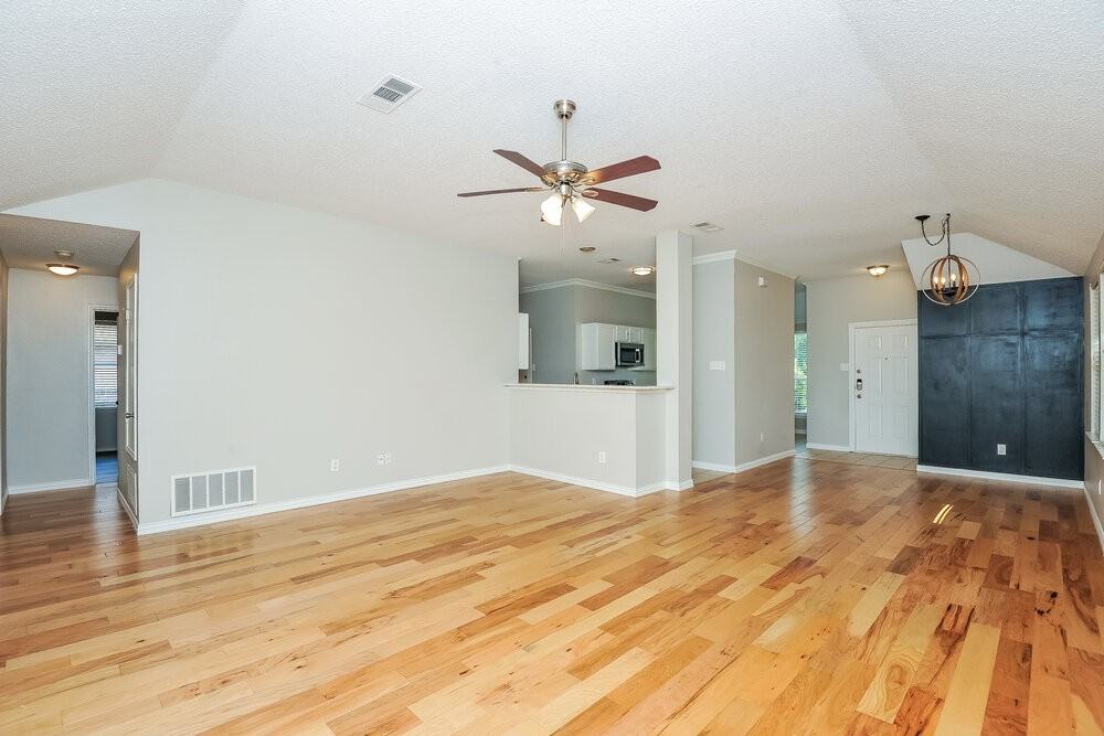 3612 Diamond Ranch Rd - Photo 4 of 16