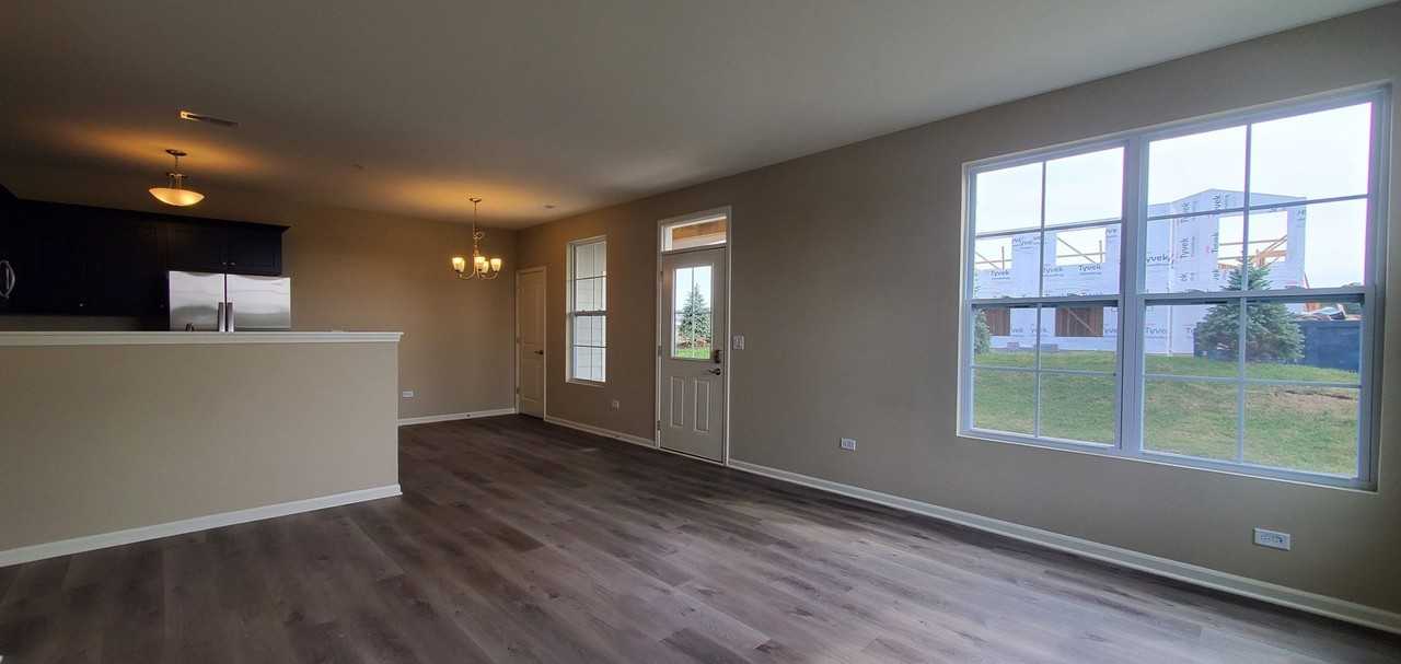 4396 Timber Ridge Ct - Photo 3 of 6