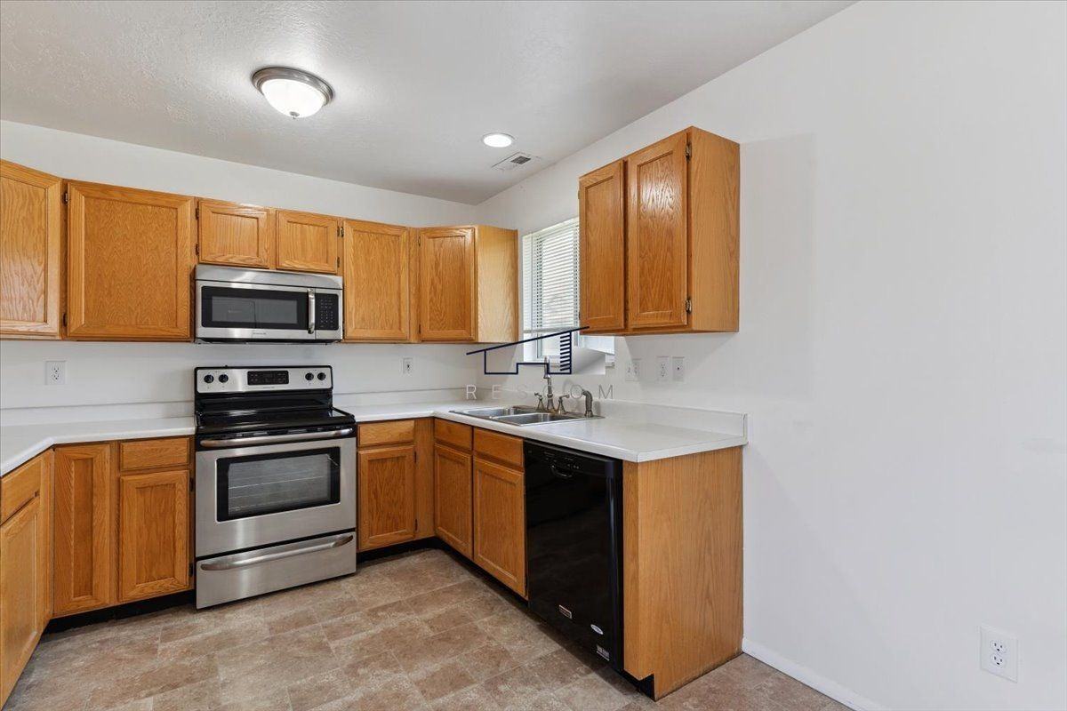 772 N 800 W - Photo 7 of 23