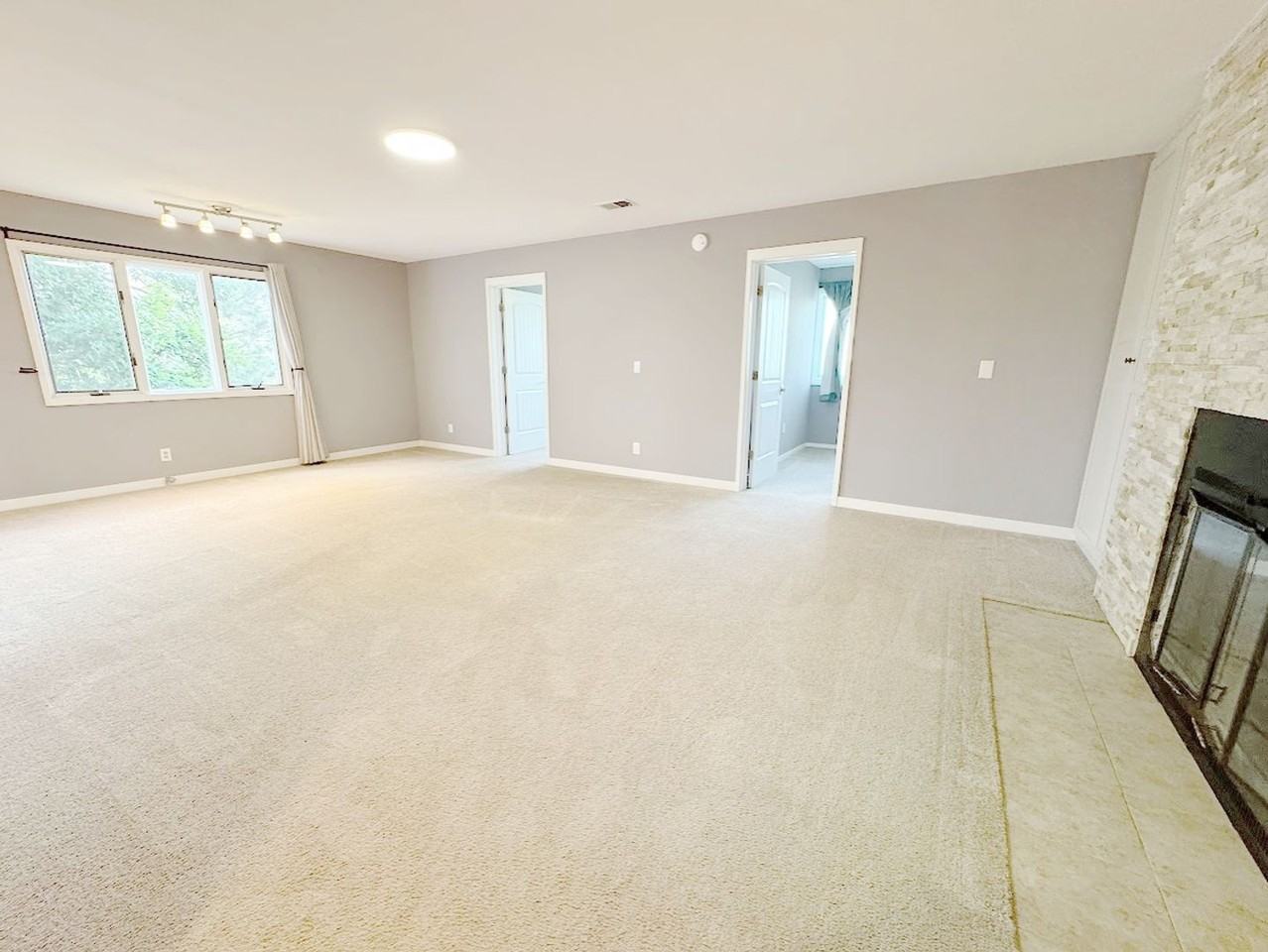 1530 Bradley Dr - Photo 3 of 22