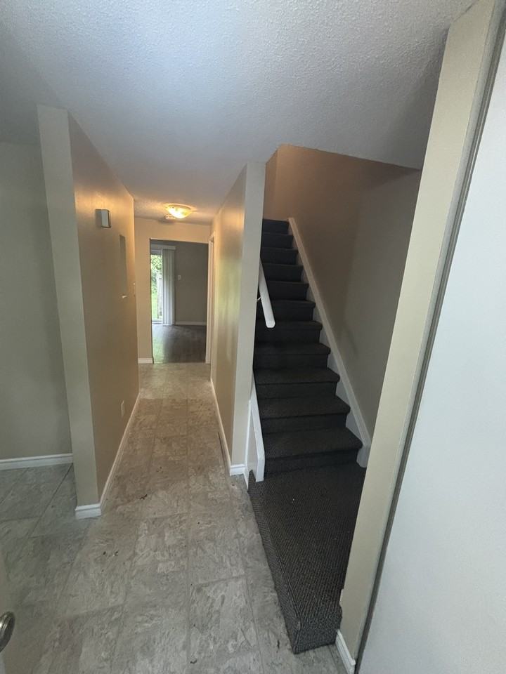 325 16-325 Erb Street West #16 - Photo 2 of 21