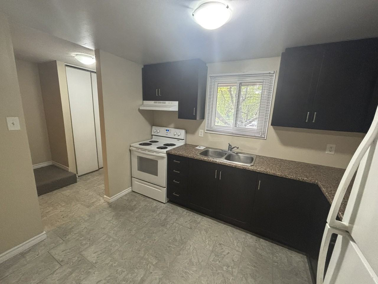 325 16-325 Erb Street West #16 - Photo 3 of 21