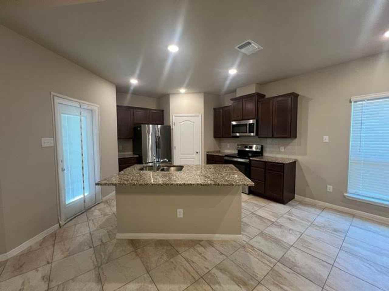 11312 Solar St - Photo 3 of 29