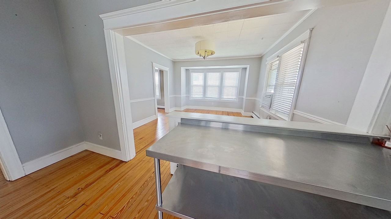 835 Latimer St - Photo 5 of 12