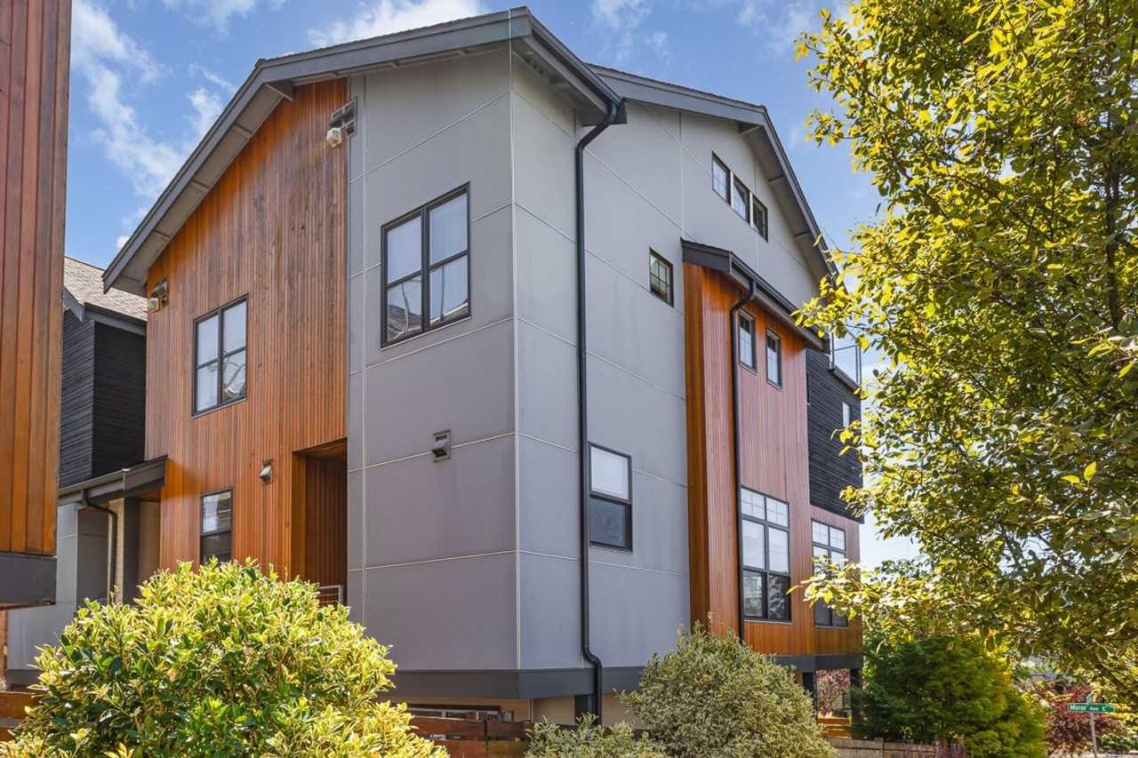 2048 Minor Ave E - Photo 2 of 31