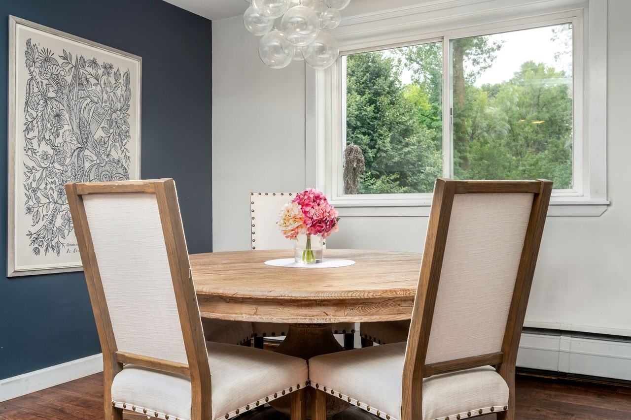 Highcroft Manor Apartments Located in Wayzata, MN - Photo 4 of 7