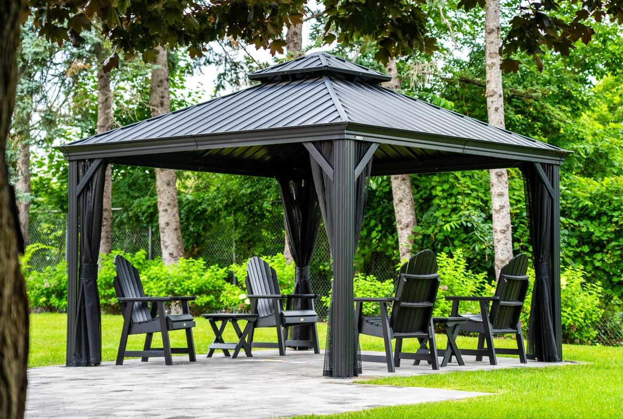 Highcroft Manor Apartments Located in Wayzata, MN - Photo 5 of 7