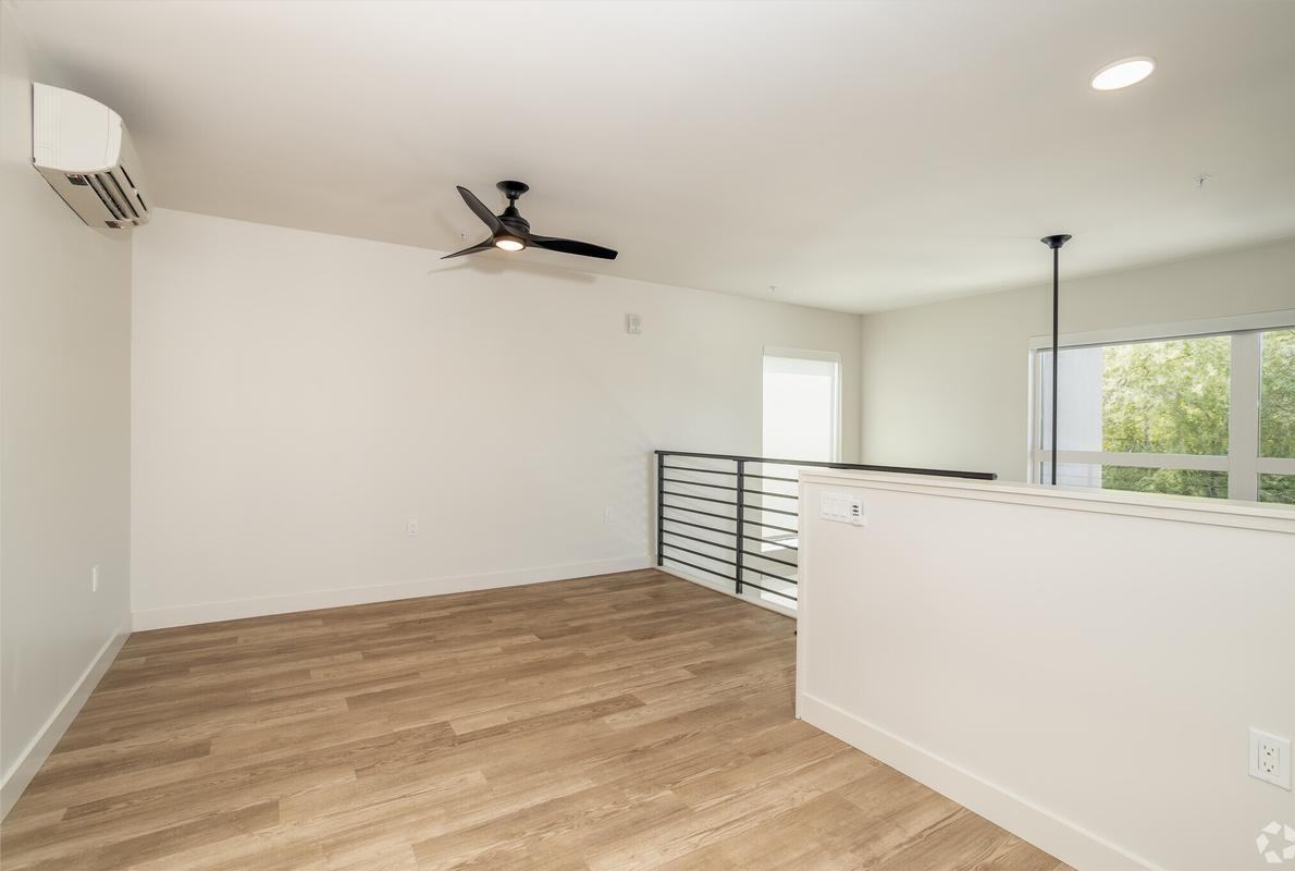 1208 Q St - Photo 4 of 12