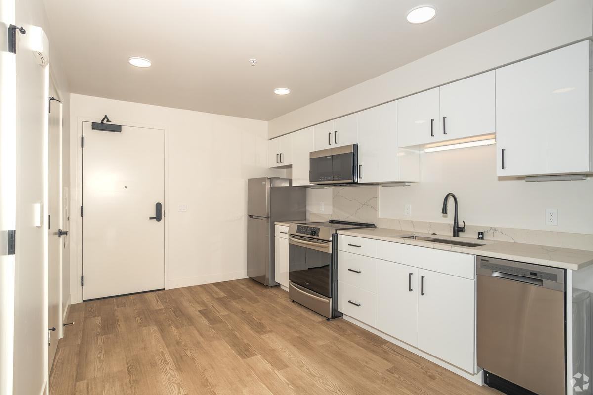 1208 Q St - Photo 5 of 12