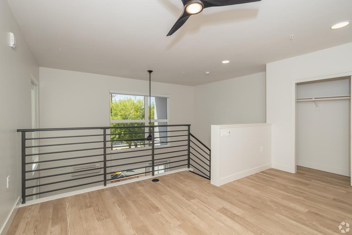 1208 Q St - Photo 6 of 12